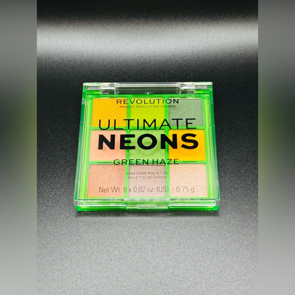 Makeup Revolution Ultimate Neon Eyeshadow Palette Green Haze